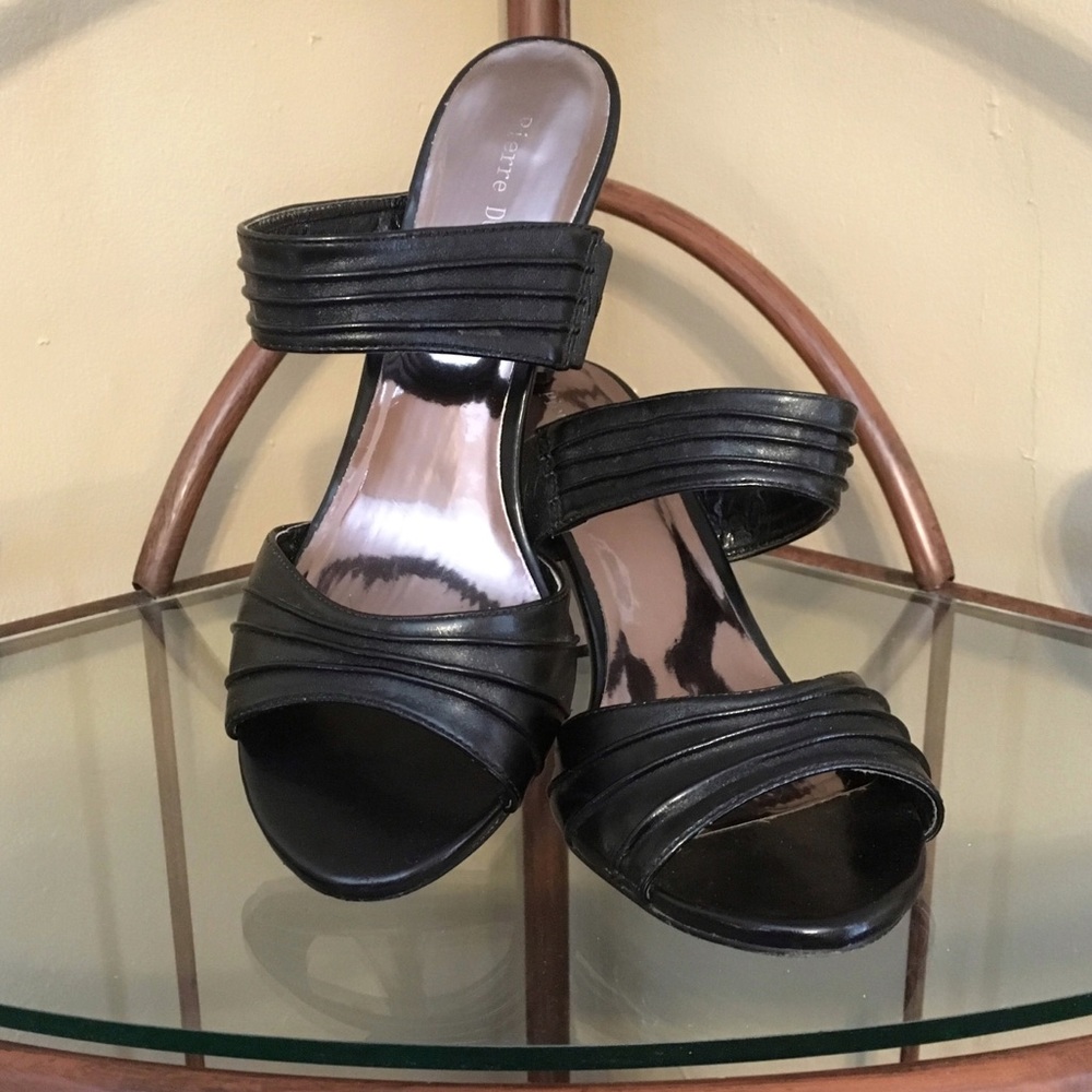 SHOES- PIERRE DUMAS HEELS SIZE 10M